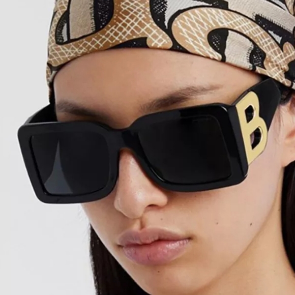 Accessories - Large big B motif square frame Frith style black gold fashion sunglasses